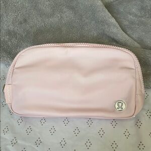 lululemon Everywhere Belt Bag